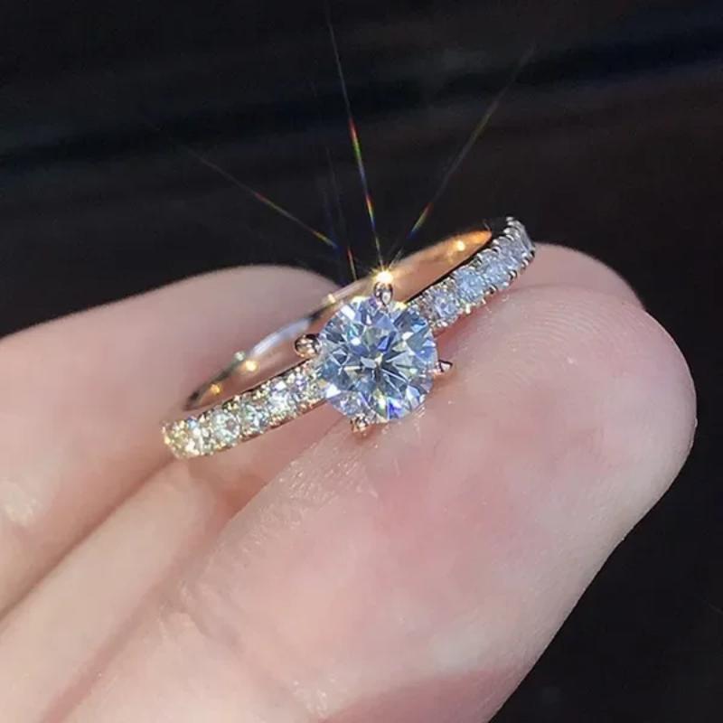 Huitan Classic 4 Claws Design Round Zirconia Women Wedding Engagement Rings 3 Colors Available Low-key Bridal Jewelry Sale 6
Huitan Classic 4 Claws Design Round Zirconia Women Wedding Engagement Rings 3 Colors Available Low-key Bridal Jewelry Sale 6