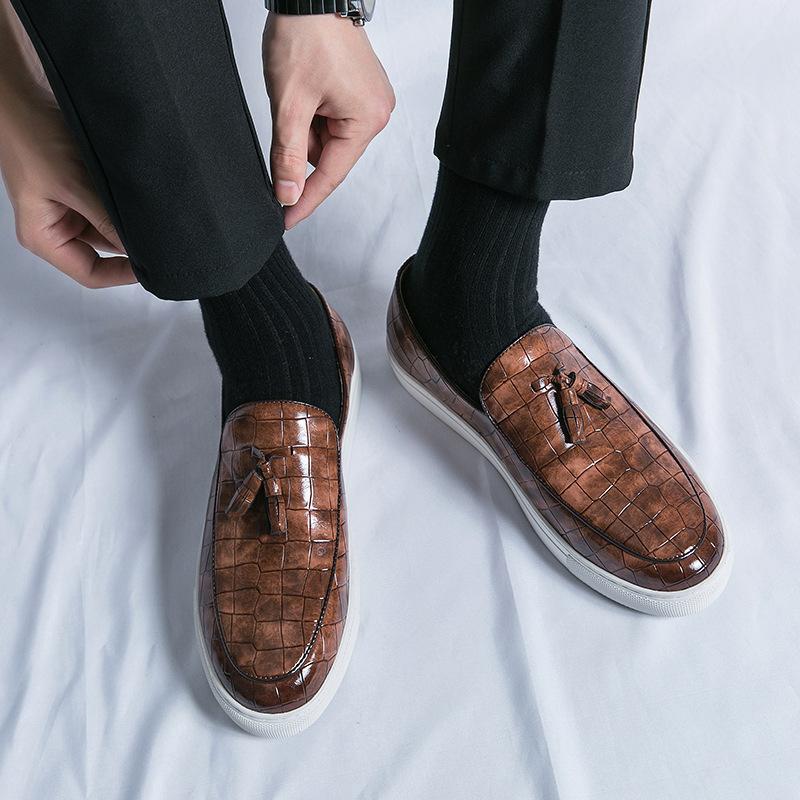 2025 summer leather shoes versatile soft sole one pedal fringed beanie shoes men s business breathable foot casual loafers 38
2025 summer leather shoes versatile soft sole one pedal fringed beanie shoes men s business breathable foot casual loafers 38