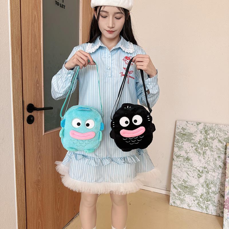 Cute bag female cartoon fish monster plush messenger mobile phone bag three-dimensional sausage big mouth shoulder bag
Cute bag female cartoon fish monster plush messenger mobile phone bag three-dimensional sausage big mouth shoulder bag