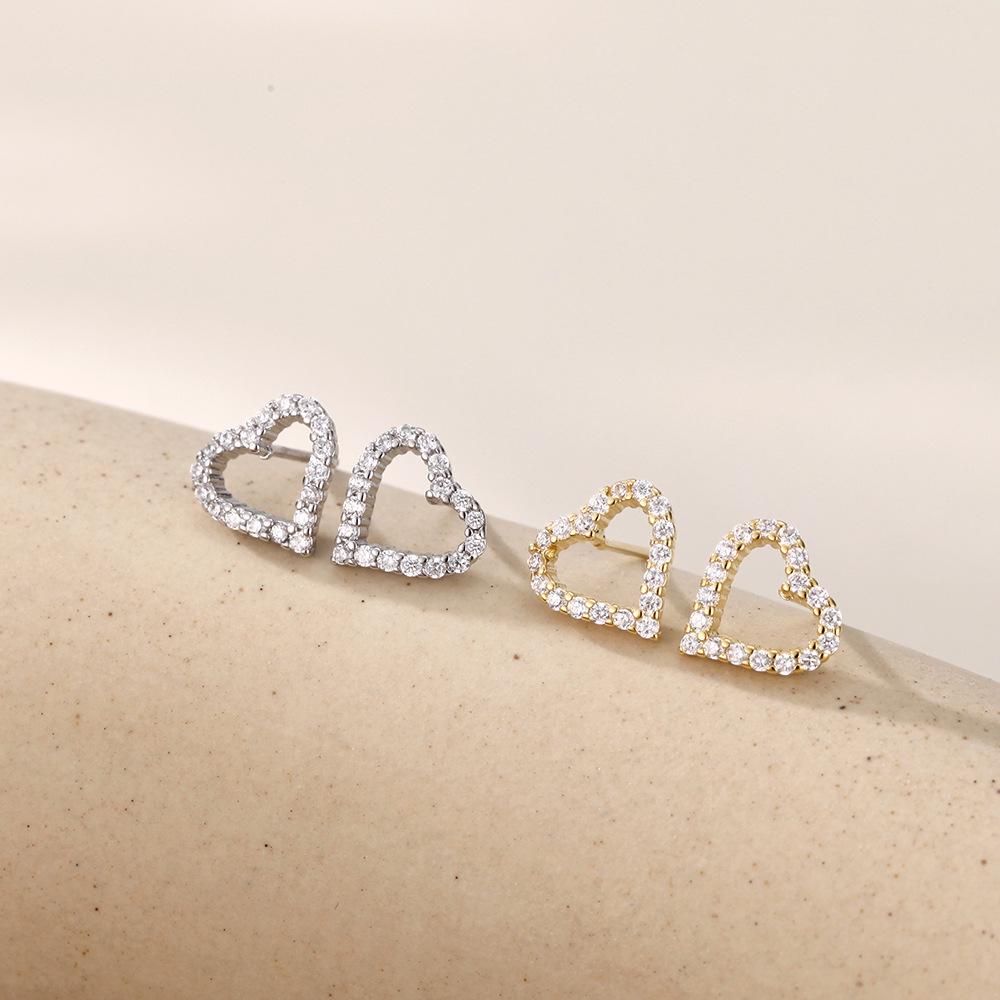 14K Gold Heart-Shaped Diamond Earrings with 925 Silver Posts - Elegant & Luxurious Design
14K Gold Heart-Shaped Diamond Earrings with 925 Silver Posts - Elegant & Luxurious Design