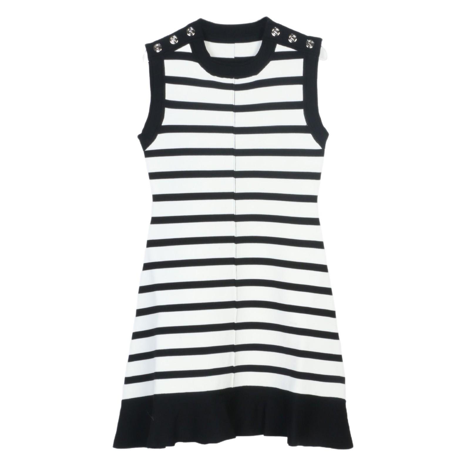 Изысканное красное вязаное платье «рыбий хвост» - Без рукавов, С приталенным силуэтом, Круглый вырез Small (S)
Изысканное красное вязаное платье «рыбий хвост» - Без рукавов, С приталенным силуэтом, Круглый вырез Small (S)