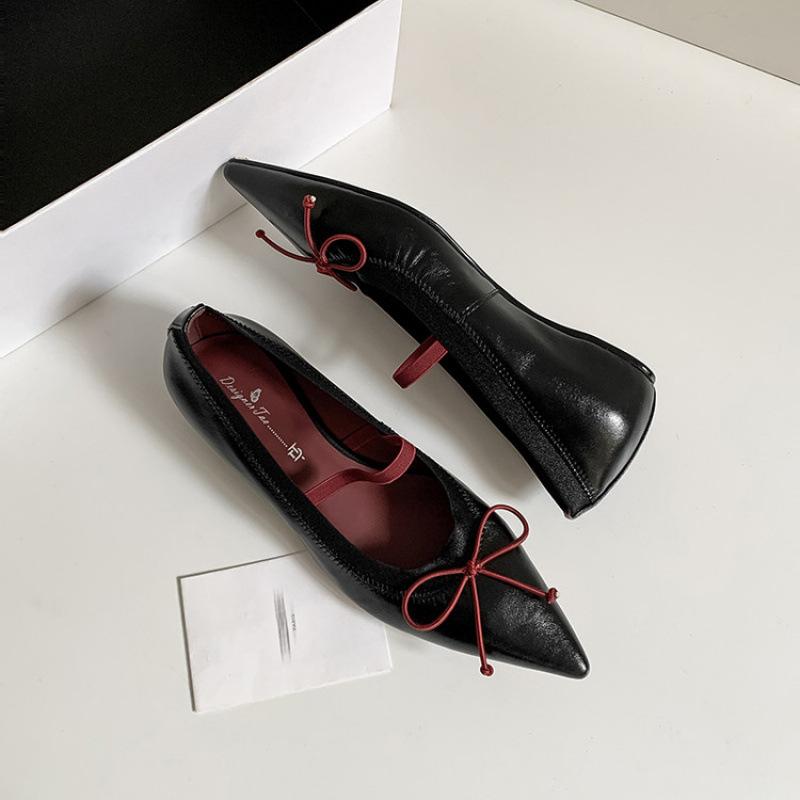 New pointed fashion single shoes women s non-slip beef tendon sole soft leather women s shoes wear foot cover in all seasons lazy small leather shoes 39 чёрный
New pointed fashion single shoes women s non-slip beef tendon sole soft leather women s shoes wear foot cover in all seasons lazy small leather shoes 39 чёрный