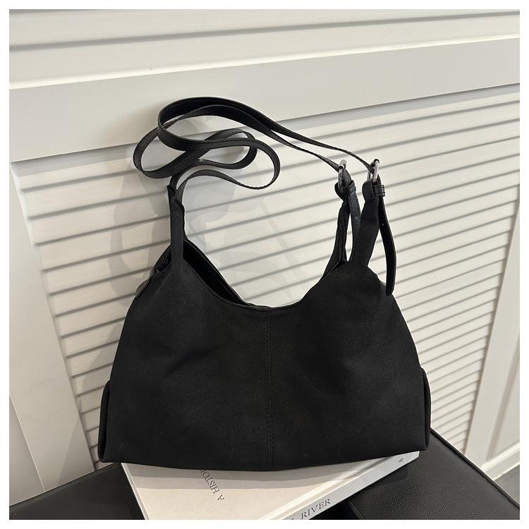 Trendy Simple Casual Shoulder Bags for Women Large Capacity Crossbody Suede Comfortable and Versatile Texture Tote Commuter Bag чёрный
Trendy Simple Casual Shoulder Bags for Women Large Capacity Crossbody Suede Comfortable and Versatile Texture Tote Commuter Bag чёрный