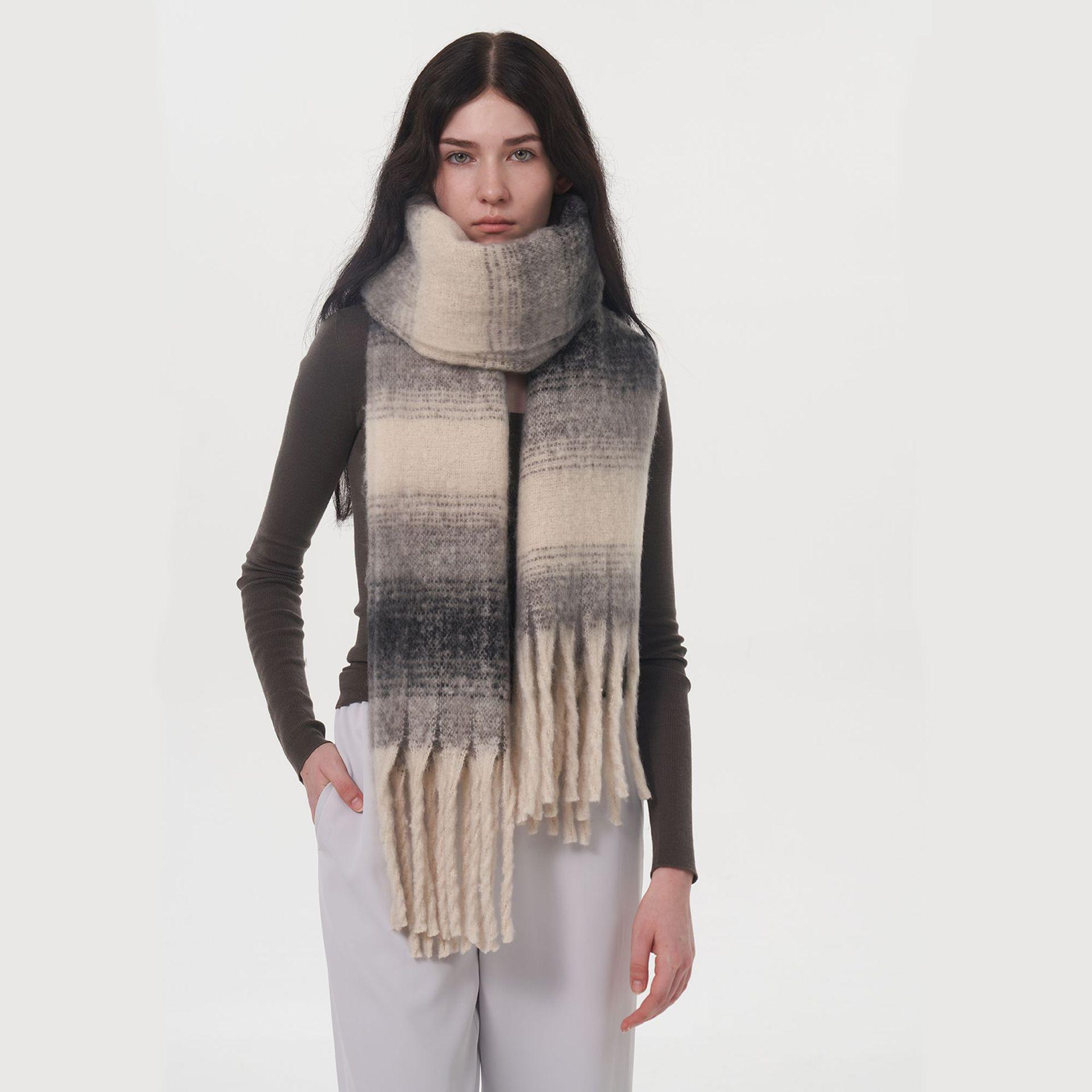 Imitation cashmere plaid women s winter enlarged and widened 50cm color matching warm and comfortable striped plaid fringed scarf shawl
Imitation cashmere plaid women s winter enlarged and widened 50cm color matching warm and comfortable striped plaid fringed scarf shawl