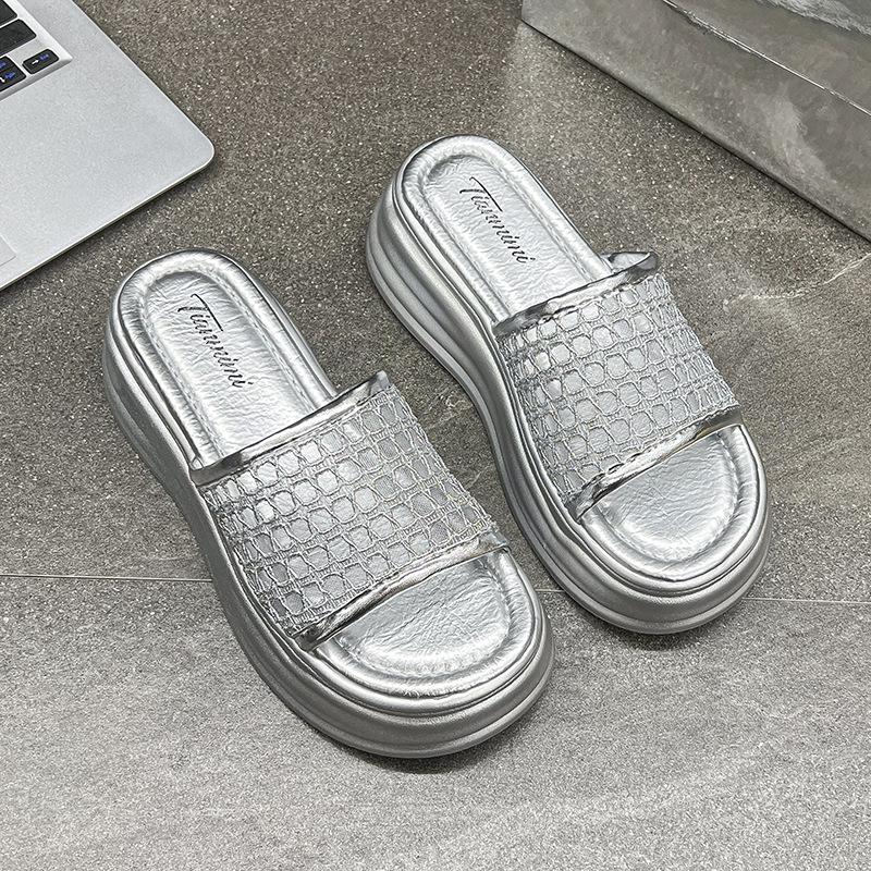 Summer new platform shoes round head solid color hollow slippers temperament commuting fashion seaside beach outside slippers women 40 серебряный
Summer new platform shoes round head solid color hollow slippers temperament commuting fashion seaside beach outside slippers women 40 серебряный
