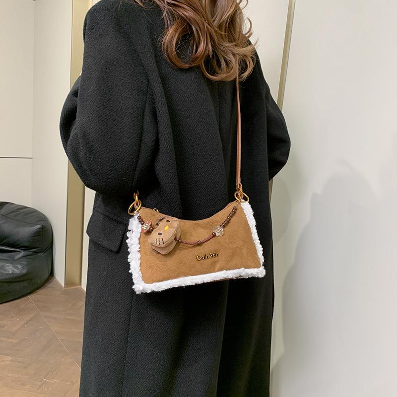 2025 new niche design women s bag fur trim splicing leather shoulder handbag underarm bag fur bag women 22*10*15 коричневый
2025 new niche design women s bag fur trim splicing leather shoulder handbag underarm bag fur bag women 22*10*15 коричневый