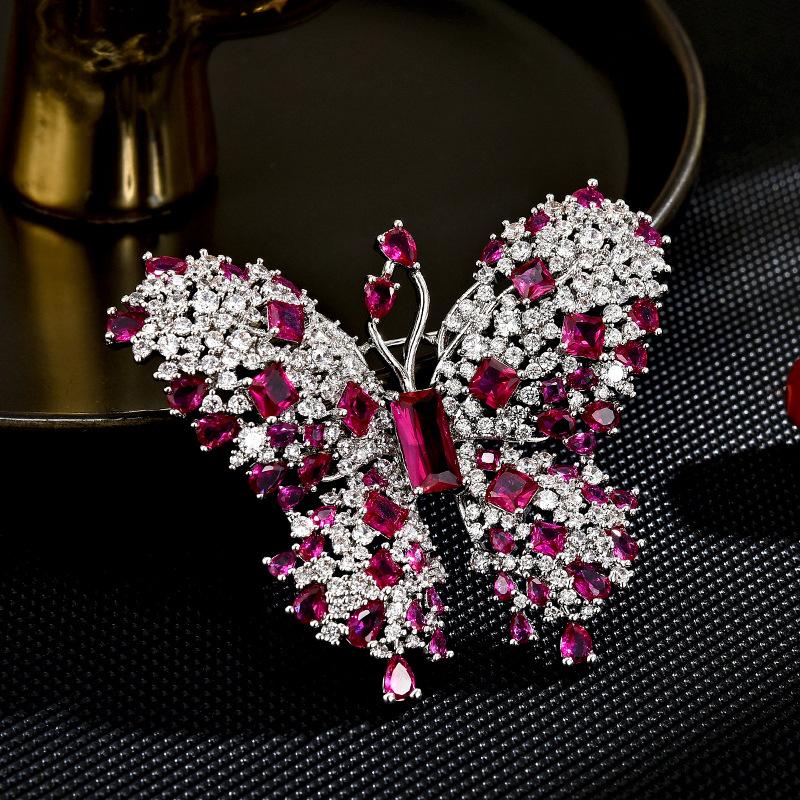 Women s Light Luxury Design Elegant Inlaid Zircon Hollow Butterfly Brooch Fashionable And Versatile Niche Design Brooch
Women s Light Luxury Design Elegant Inlaid Zircon Hollow Butterfly Brooch Fashionable And Versatile Niche Design Brooch