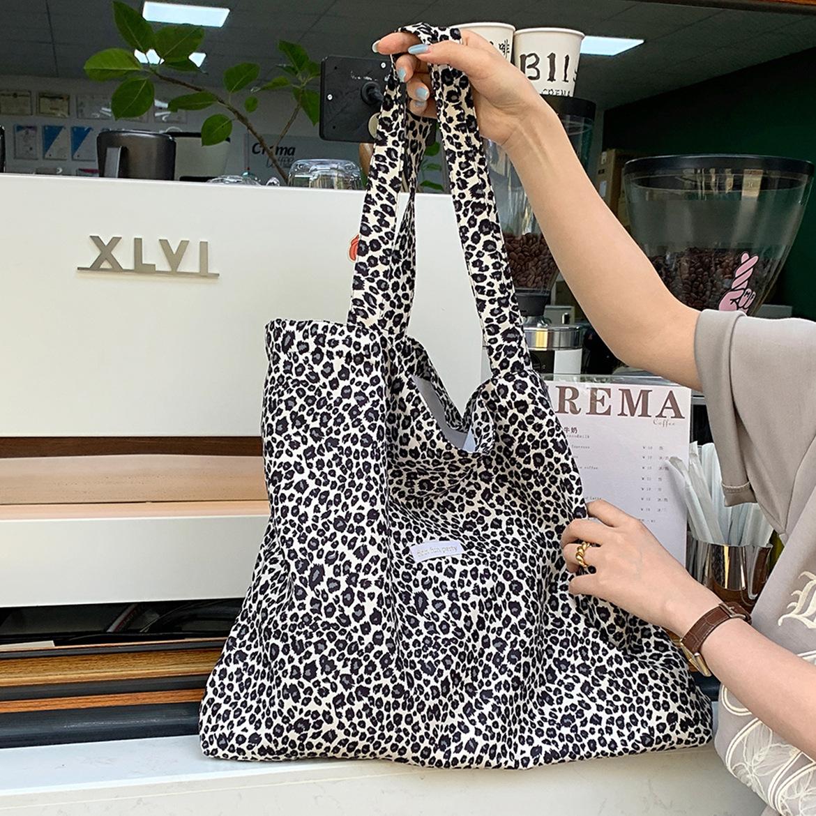 Retro Leopard Ladies Tote Shoulder Bag Large Capacity Women s Travel Purse Handbag Soft Fabric Female Eco Reusable Shopping Bags леопардовый
Retro Leopard Ladies Tote Shoulder Bag Large Capacity Women s Travel Purse Handbag Soft Fabric Female Eco Reusable Shopping Bags леопардовый