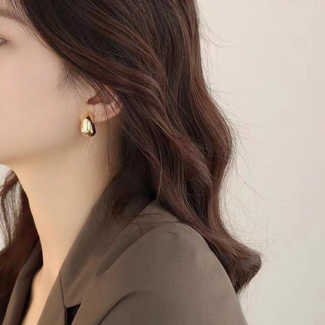 Серебряные полукруглые серьги S925: Ретро-стиль Гонконга, высококачественная, универсальная, легкая, роскошная мода
Серебряные полукруглые серьги S925: Ретро-стиль Гонконга, высококачественная, универсальная, легкая, роскошная мода