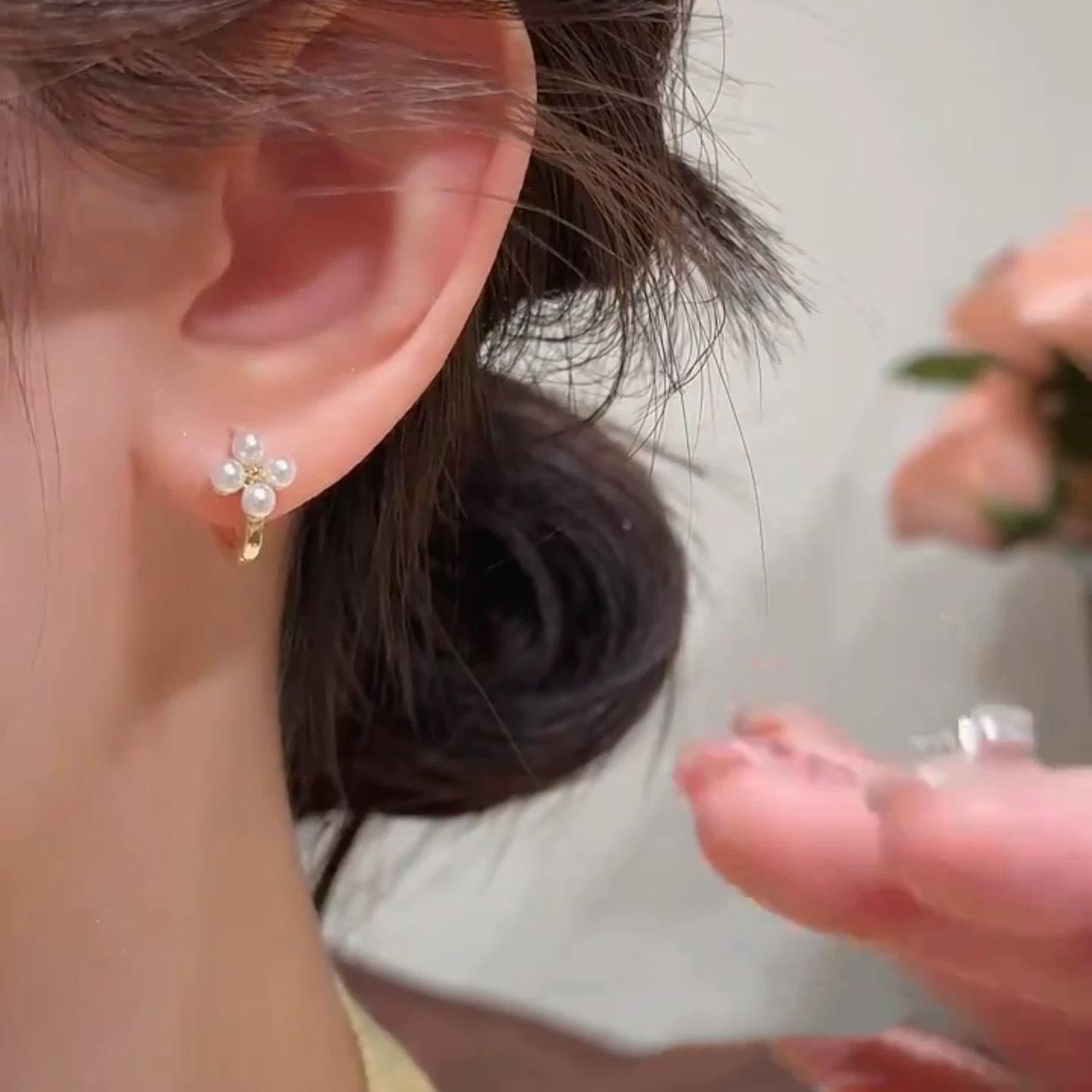 Geometric rhombus pearl ear buckle sweet versatile niche high-end earrings fashion simple personality temperament earrings women
Geometric rhombus pearl ear buckle sweet versatile niche high-end earrings fashion simple personality temperament earrings women