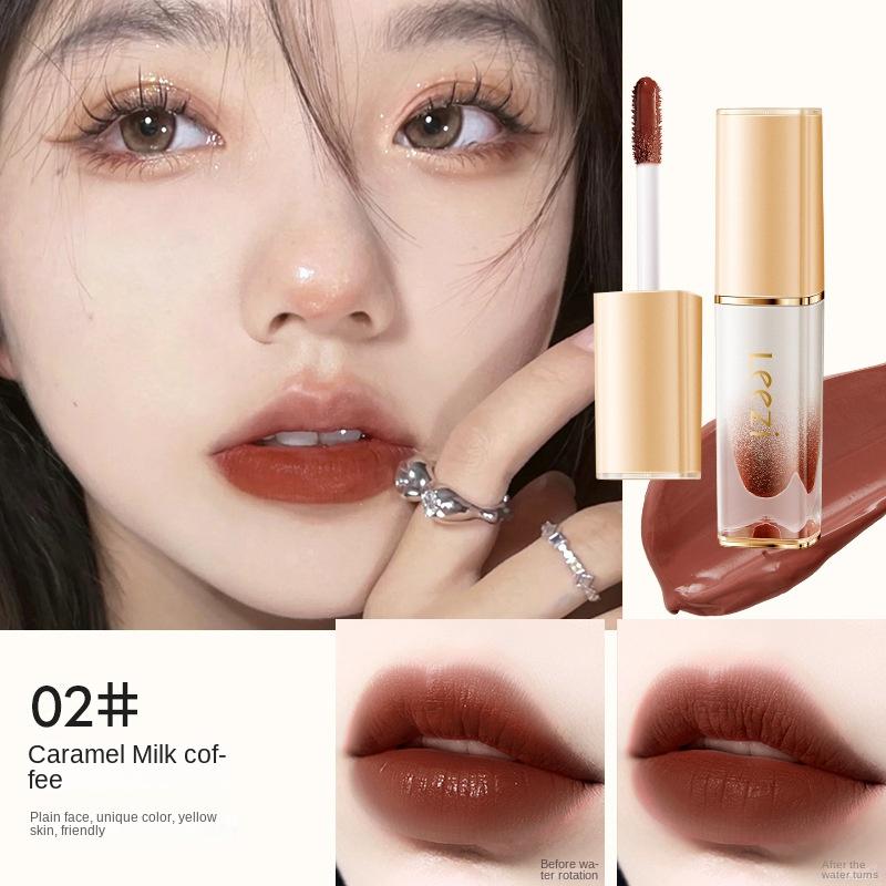 Leezi Crystal Glaze Антипригарна глазур для губ не випадає з білого кольору Показує колір м’який туман Не висихає, щоб тримати макіяж Глаз для губ 02
Leezi Crystal Glaze Антипригарна глазур для губ не випадає з білого кольору Показує колір м’який туман Не висихає, щоб тримати макіяж Глаз для губ 02