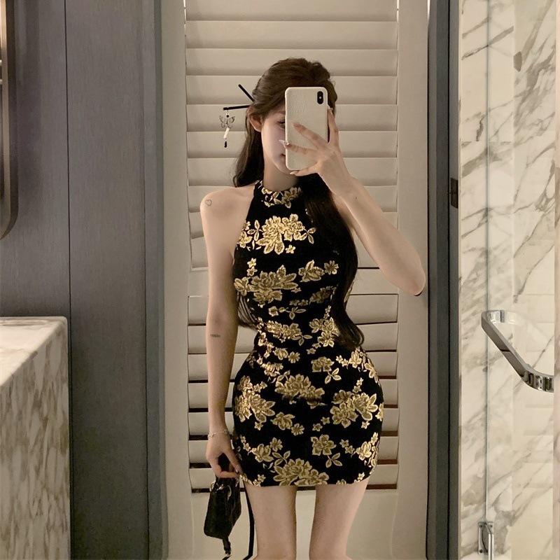 Retro Black Halter Neck Dress - Chinese Style Summer Slim Fit L fits 53-60 kg чёрный/золотой
Retro Black Halter Neck Dress - Chinese Style Summer Slim Fit L fits 53-60 kg чёрный/золотой