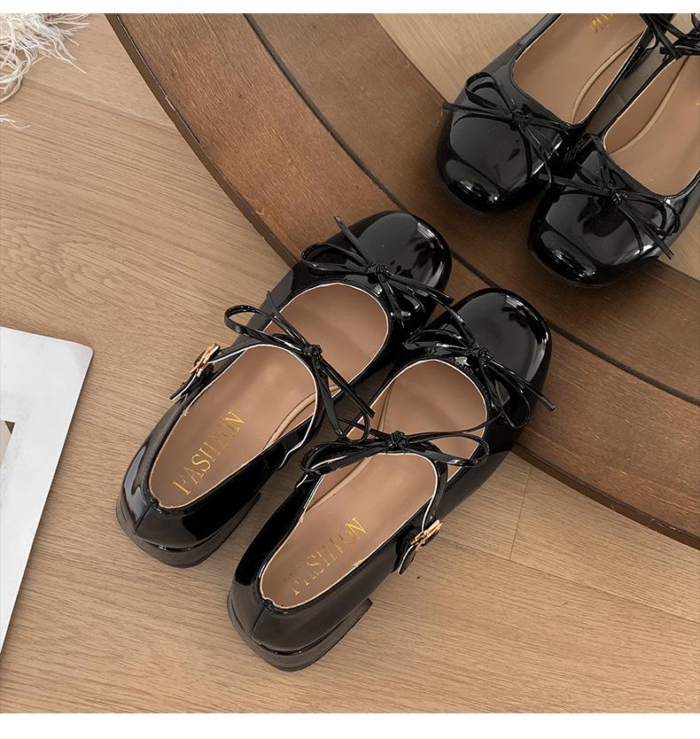 Туфли женские с красным бантом на толстом каблуке с легким носом 2025 года, универсальные, с круглым носком, увеличивающие рост, маленькие кожаные туфли Мэри Джейн 39 чёрный
Туфли женские с красным бантом на толстом каблуке с легким носом 2025 года, универсальные, с круглым носком, увеличивающие рост, маленькие кожаные туфли Мэри Джейн 39 чёрный