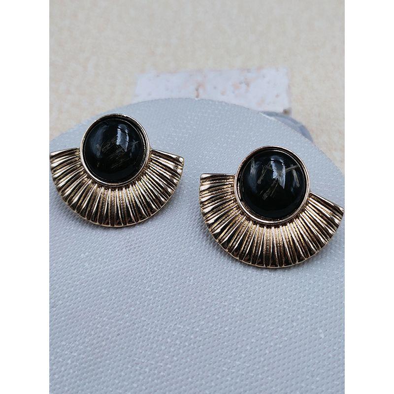 B592 Black Fashion Vintage Fan-Shaped Ear Clip Gem Silver Needle Style (for Pierced Ears)
B592 Black Fashion Vintage Fan-Shaped Ear Clip Gem Silver Needle Style (for Pierced Ears)