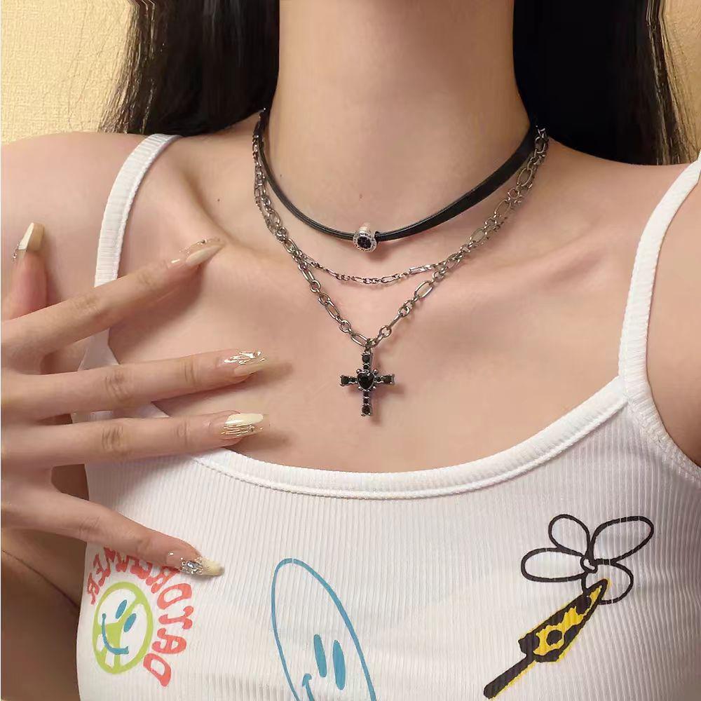 Y2K Темная Яби Герл Многослойное Черное Ожерелье с Бусинами и Крестом Летучей Мыши - Сладкий, Крутой Аксессуар
Y2K Темная Яби Герл Многослойное Черное Ожерелье с Бусинами и Крестом Летучей Мыши - Сладкий, Крутой Аксессуар