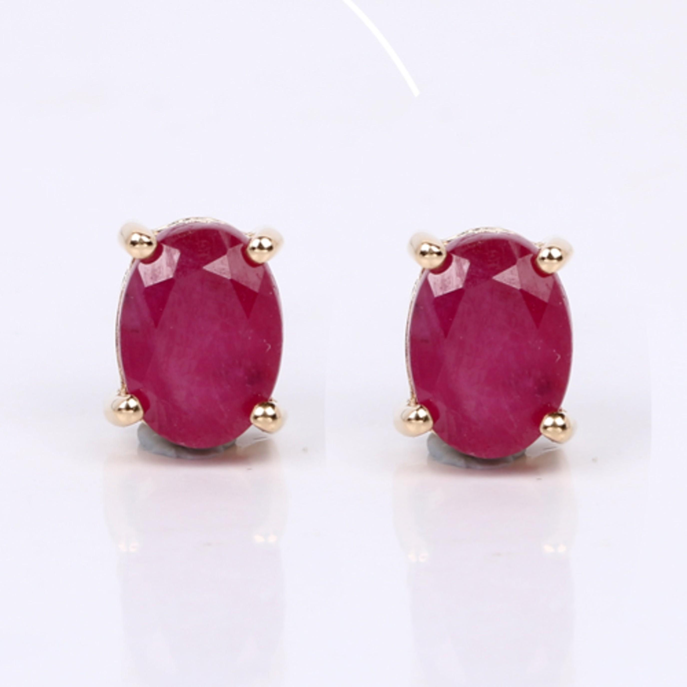 Glass Filled Ruby Oval Earrings 925 Silver Yellow Gold Plated Studs червоний
Glass Filled Ruby Oval Earrings 925 Silver Yellow Gold Plated Studs червоний