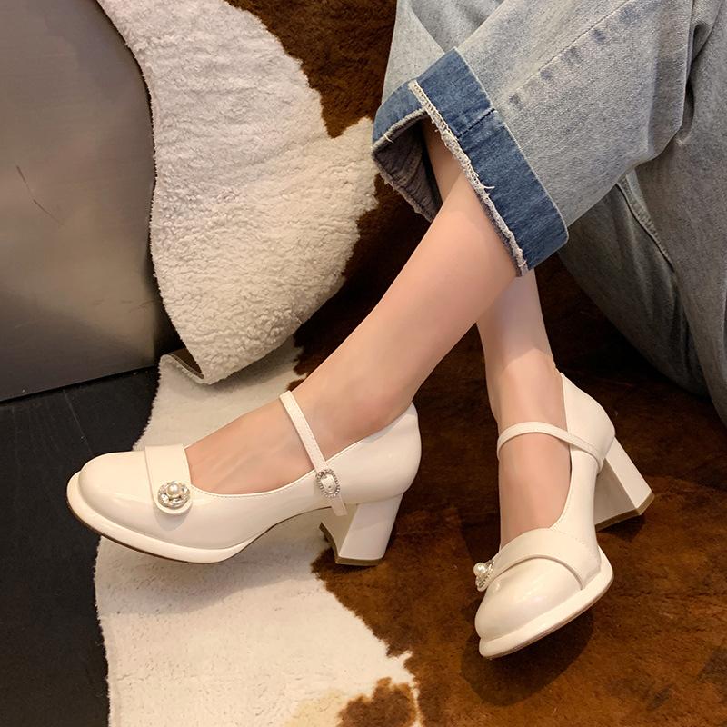 Spring and Autumn New Mary Jane 2024 Coarse Heel High Heel Shoes Temperament Pearl Retro Round Head Shoes Children s Versatile Single Shoes 39
Spring and Autumn New Mary Jane 2024 Coarse Heel High Heel Shoes Temperament Pearl Retro Round Head Shoes Children s Versatile Single Shoes 39