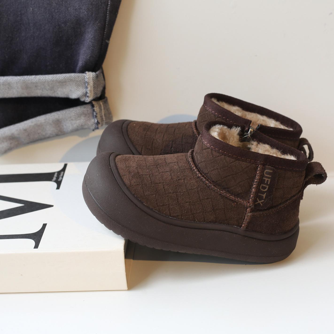 Зимние детские ботинки из натуральной кожи, утепленные флисом и утолщенные хлопковые ботинки для мальчиков, нескользящие лоферы для девочек 33 кофейный
Зимние детские ботинки из натуральной кожи, утепленные флисом и утолщенные хлопковые ботинки для мальчиков, нескользящие лоферы для девочек 33 кофейный