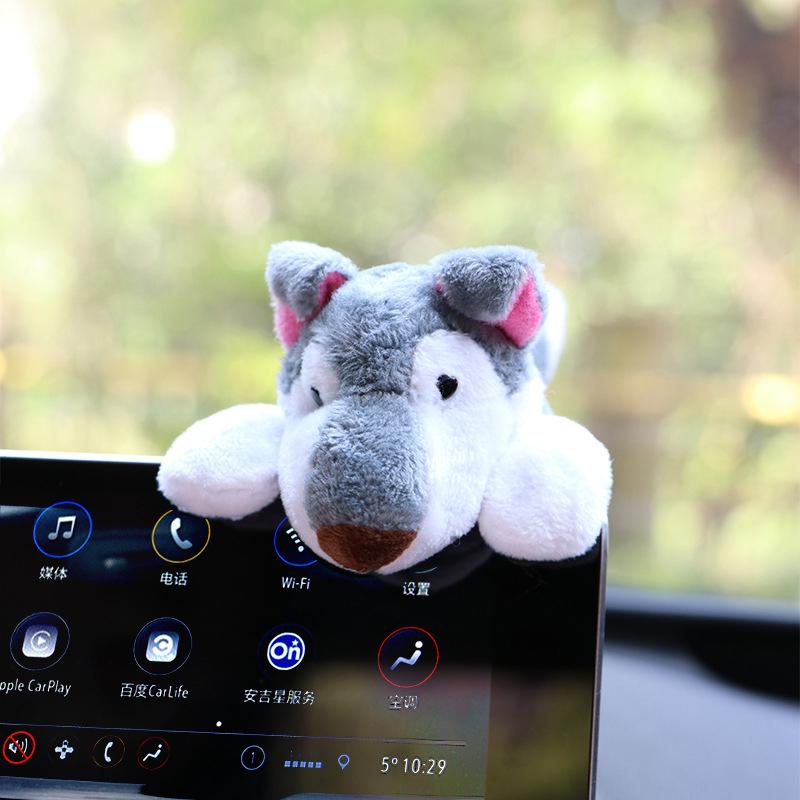 Creative Cars Rearview Mirror Decorations With Cartoon-Themed Center Console Displays
Creative Cars Rearview Mirror Decorations With Cartoon-Themed Center Console Displays