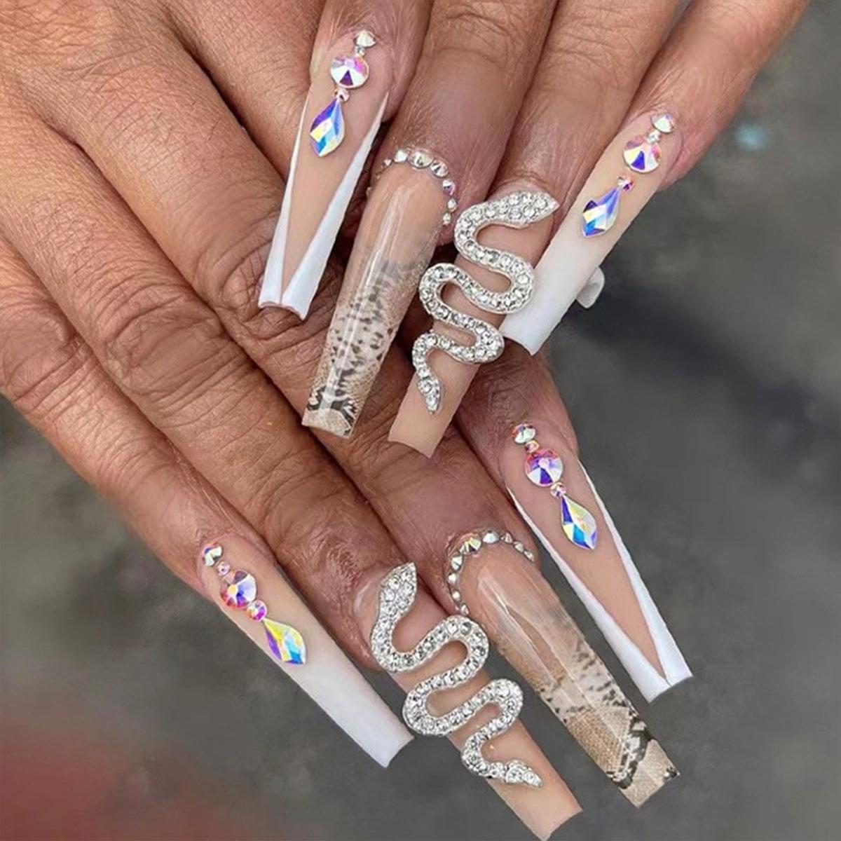 Cross-Border French Diamond Nail Art: Cool Silver Snake Press-On Nails with Inlaid Diamond Fragments
Cross-Border French Diamond Nail Art: Cool Silver Snake Press-On Nails with Inlaid Diamond Fragments