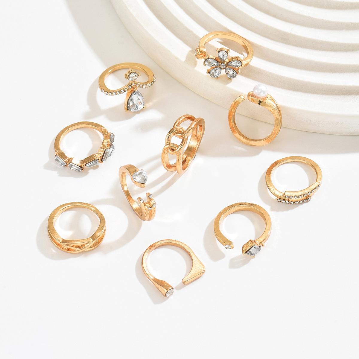 European and American light luxury high-end flower water drop diamond ring set personalized geometric stacking joint ring woman
European and American light luxury high-end flower water drop diamond ring set personalized geometric stacking joint ring woman