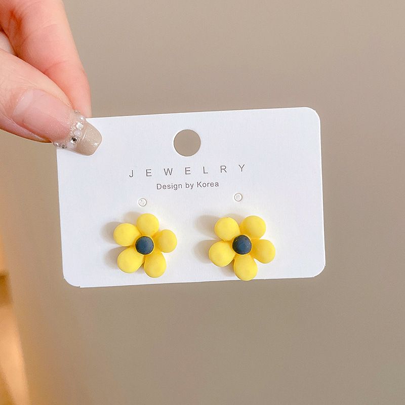 Yellow Five-petaled Flowers Stud Earring for Women Summer Resin Pentapetal Sweet Ear Zircon Accessories Christmas Day Gift
Yellow Five-petaled Flowers Stud Earring for Women Summer Resin Pentapetal Sweet Ear Zircon Accessories Christmas Day Gift