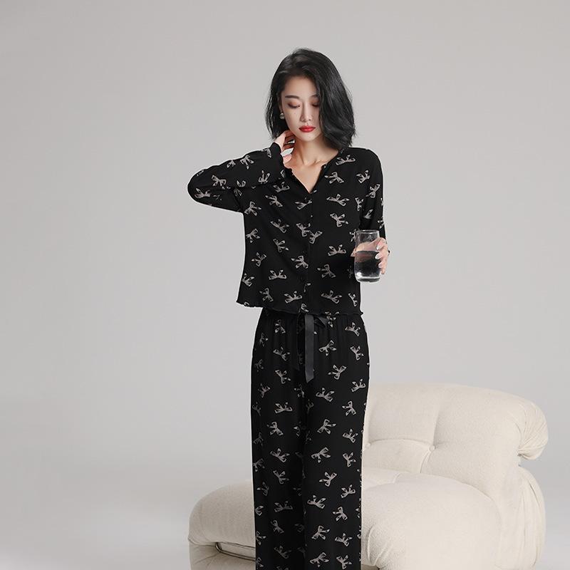 Spring and autumn women s pajamas new pullover simple long-sleeved trousers two-piece set can be worn outside loungewear spot xxl recommends 70-80kg wear
Spring and autumn women s pajamas new pullover simple long-sleeved trousers two-piece set can be worn outside loungewear spot xxl recommends 70-80kg wear