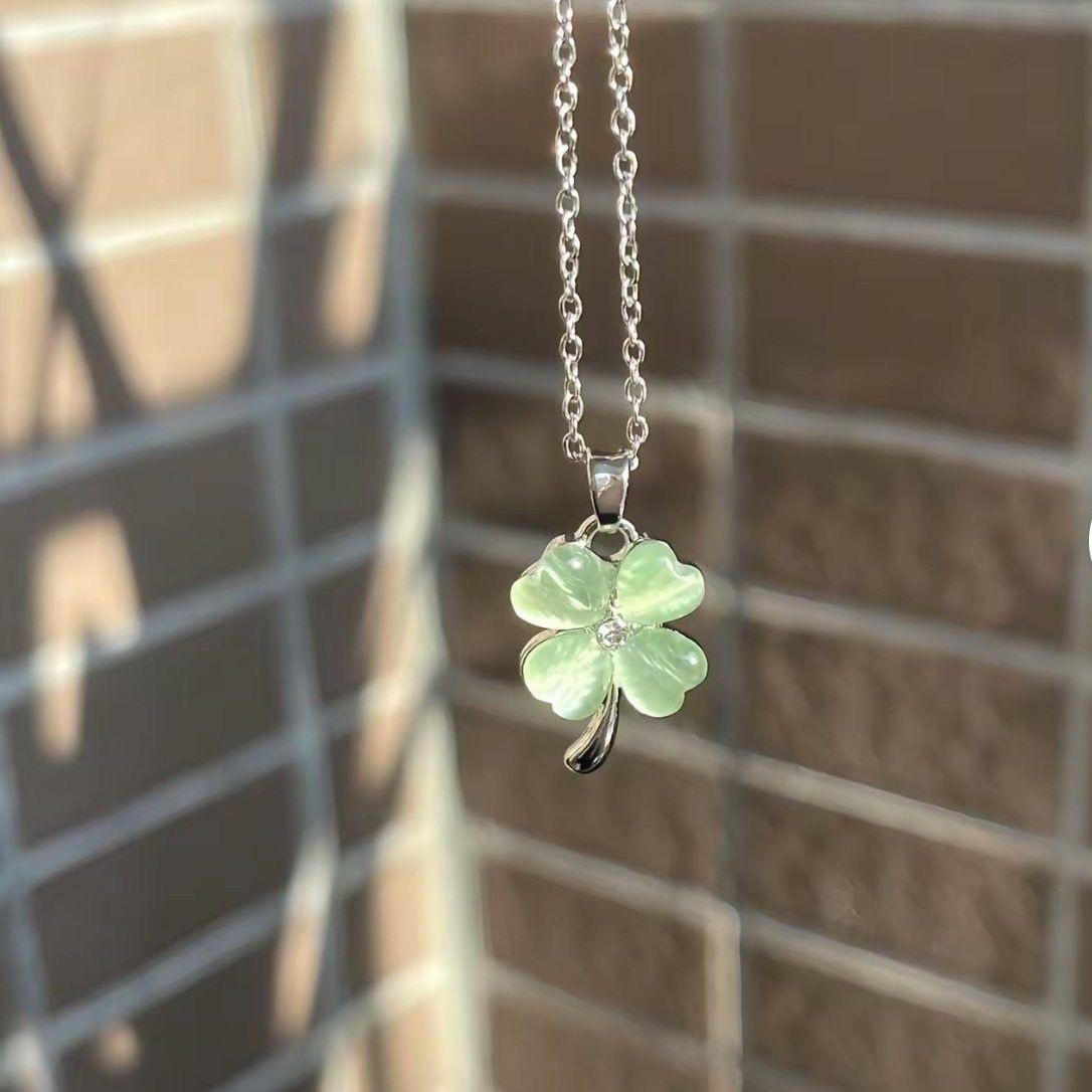 Opal Four-leaf Clover Lucky Bracelet
Opal Four-leaf Clover Lucky Bracelet