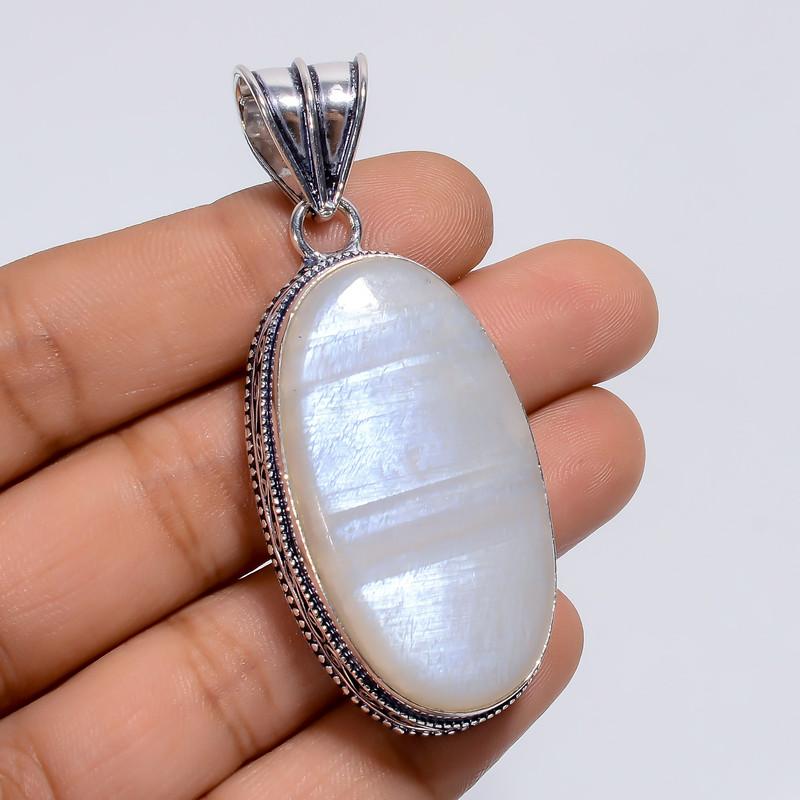 Dazzling Top Grade Qualite 100% Natural Rainbow Moonstone Oval Shape Vintage Style Handmade Jewelry 925 Steling Silver Pendant 2.4 WSJ-4829 2.4
Dazzling Top Grade Qualite 100% Natural Rainbow Moonstone Oval Shape Vintage Style Handmade Jewelry 925 Steling Silver Pendant 2.4 WSJ-4829 2.4