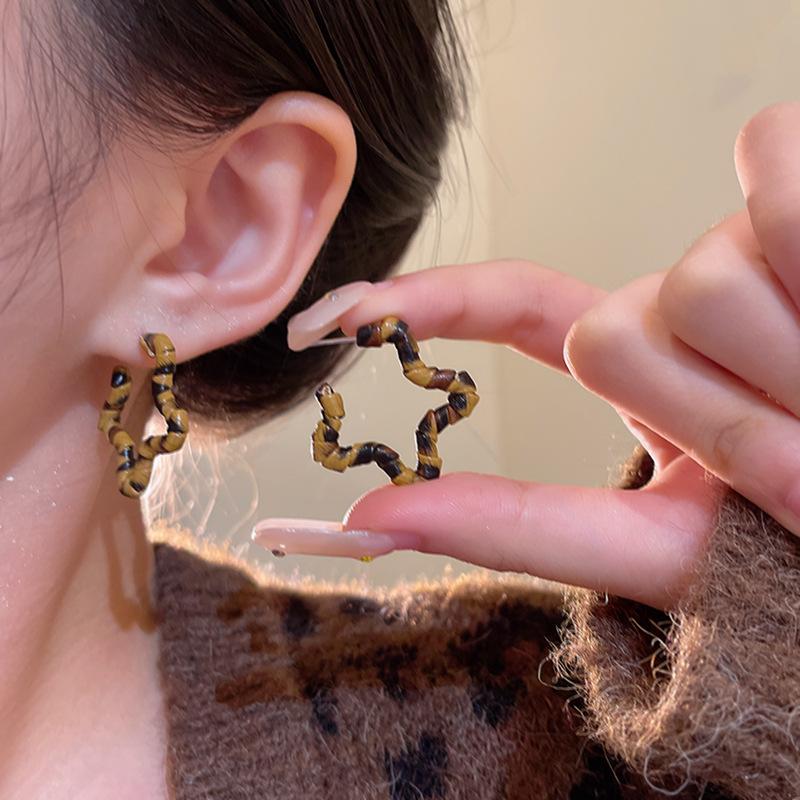Vintage Maillard Star Leopard Earrings Femininity Stud Earrings Ears
Vintage Maillard Star Leopard Earrings Femininity Stud Earrings Ears