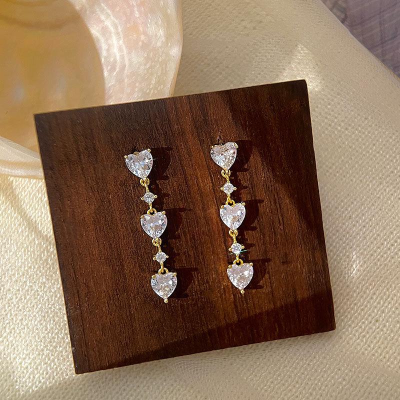Three Heart-shaped Earrings Tassel Earrings Niche Design Sweet Heart-shaped Earrings Light and Luxurious
Three Heart-shaped Earrings Tassel Earrings Niche Design Sweet Heart-shaped Earrings Light and Luxurious