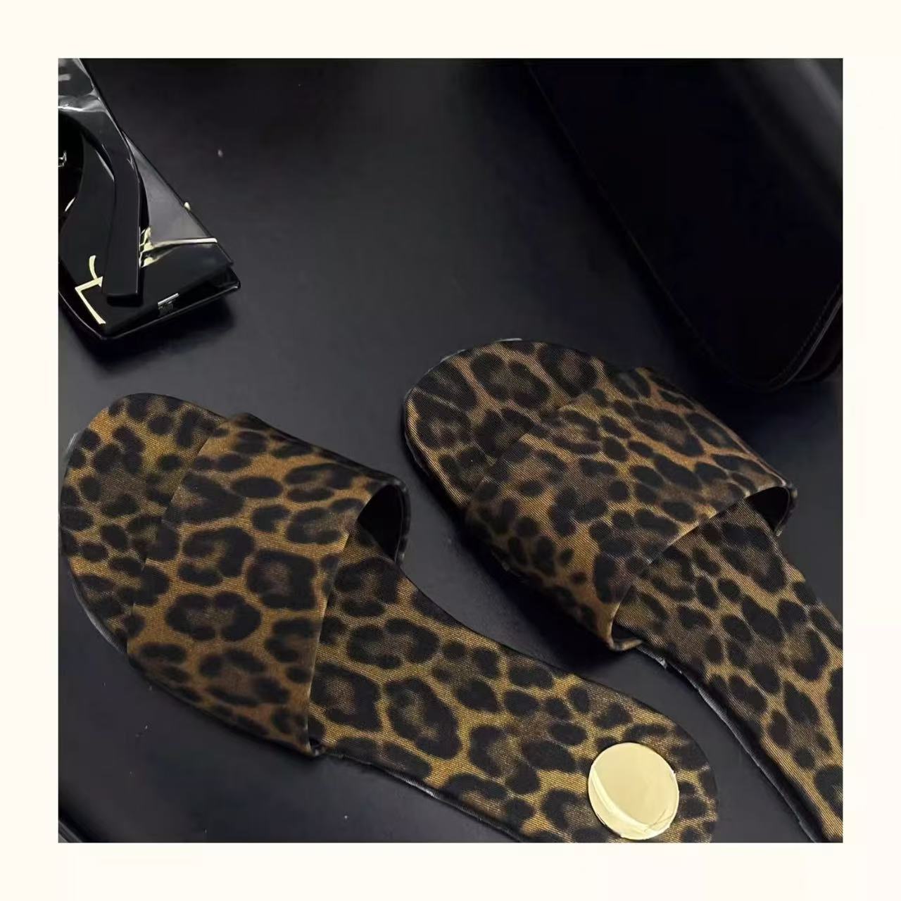 Leopard print one-word metal-bottomed slippers for women s summer wear new versatile open-toed flat-bottomed slippers 41 коричневий
Leopard print one-word metal-bottomed slippers for women s summer wear new versatile open-toed flat-bottomed slippers 41 коричневий
