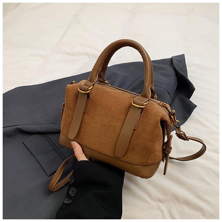Autumn retro commuter deerskin velvet handbag bag women s bowling bag high value messenger bag
Autumn retro commuter deerskin velvet handbag bag women s bowling bag high value messenger bag