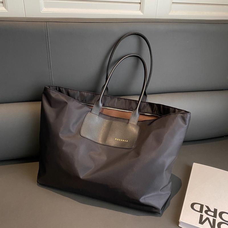 Nylon Tote Bag New Large Capacity Fashionable Simple Women s Shoulder Bag Travel Commuting Bag Crossbody Bag чорний
Nylon Tote Bag New Large Capacity Fashionable Simple Women s Shoulder Bag Travel Commuting Bag Crossbody Bag чорний