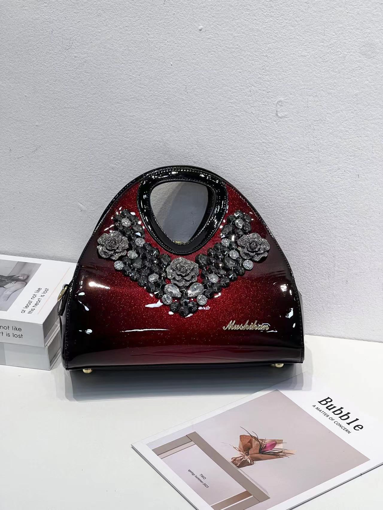Fashion Diamond-Encrusted Dumpling Bag Handbag, Medium Temperament, Send Mother-In-Law Patent Leather Foreign Style Messenger Bag
Fashion Diamond-Encrusted Dumpling Bag Handbag, Medium Temperament, Send Mother-In-Law Patent Leather Foreign Style Messenger Bag