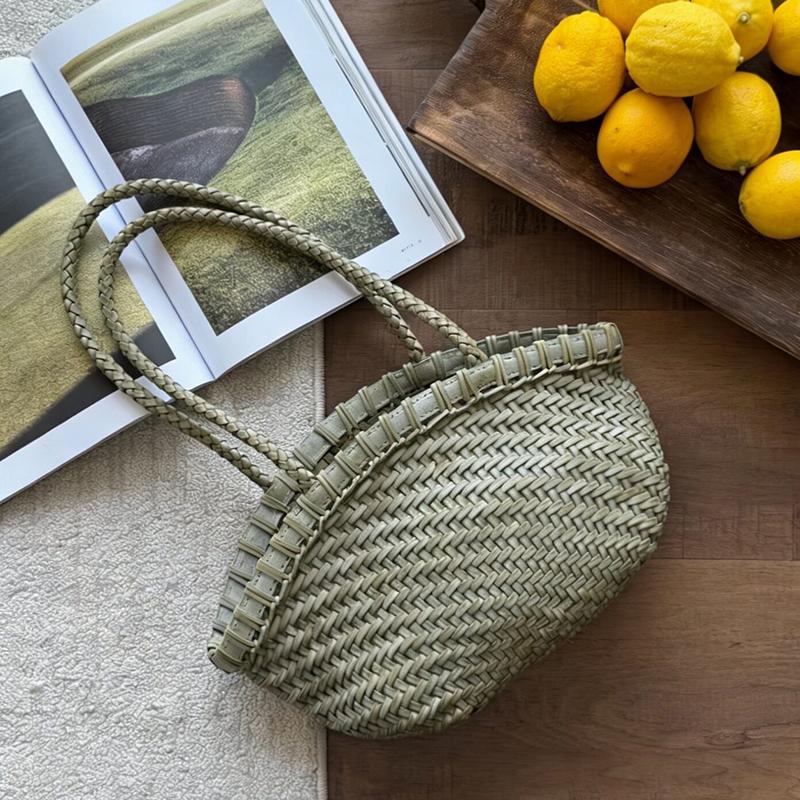 Cowhide Hand-woven Shoulder Bag Vegetable Basket Underarm Bag Women Simple Shell Bags Casual Commuting Bag With Inner Pocket зелёный
Cowhide Hand-woven Shoulder Bag Vegetable Basket Underarm Bag Women Simple Shell Bags Casual Commuting Bag With Inner Pocket зелёный