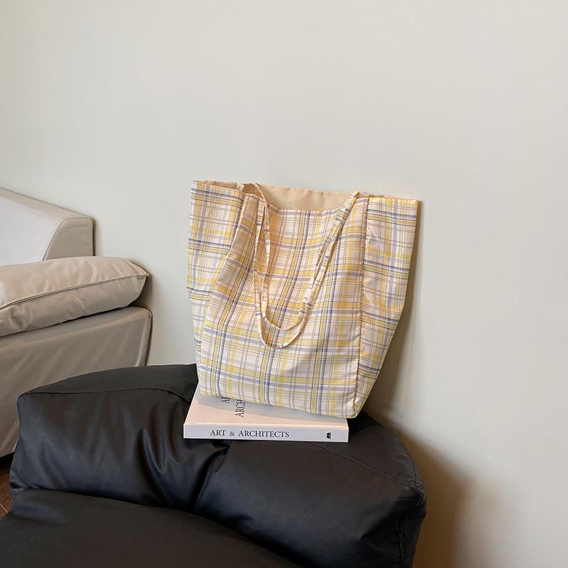 Простая и стильная женская сумка-тоут через плечо большой вместимости, новая летняя нишевая клетчатая сумка-рюкзак на плечо 2025