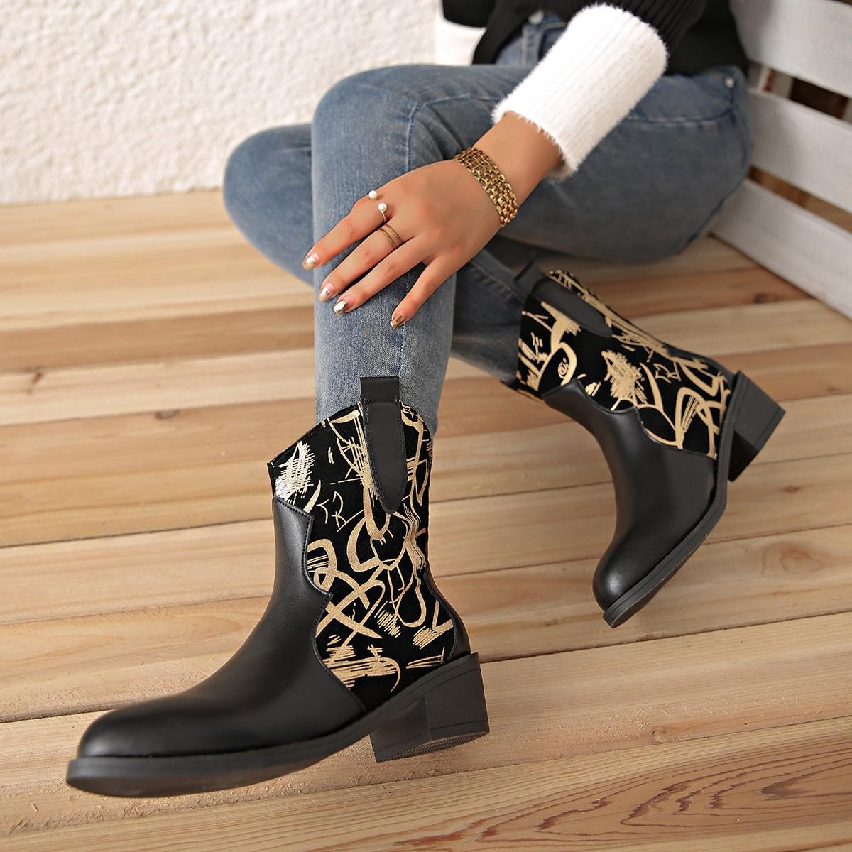 Pointed thick heel medium heel letter graffiti low boots sleeve western cowboy knight boots women European and American large size women 35 чорний
Pointed thick heel medium heel letter graffiti low boots sleeve western cowboy knight boots women European and American large size women 35 чорний