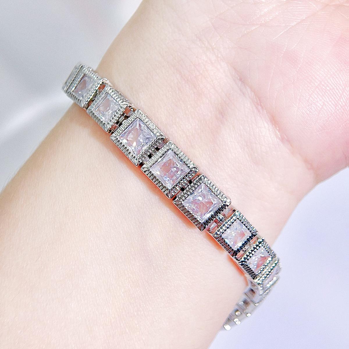 Уникальный женский теннисный браслет CMM золотого и серебряного цвета с цирконием, одинаковые ювелирные изделия на каждый день, вечерние, свадебные, свадебные украшения серебряный
Уникальный женский теннисный браслет CMM золотого и серебряного цвета с цирконием, одинаковые ювелирные изделия на каждый день, вечерние, свадебные, свадебные украшения серебряный