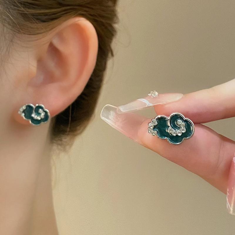 Новые китайские роскошные серьги-гвоздики Xiangyun с каплевидной глазурью для женщин, изысканные индивидуальные серьги-гвоздики «Джокер»
Новые китайские роскошные серьги-гвоздики Xiangyun с каплевидной глазурью для женщин, изысканные индивидуальные серьги-гвоздики «Джокер»