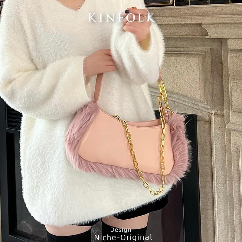 Crossbody Bag Women 2025 New All-matching Chain Fur Niche Retro One-shoulder Underarm Splicing Stick
Crossbody Bag Women 2025 New All-matching Chain Fur Niche Retro One-shoulder Underarm Splicing Stick