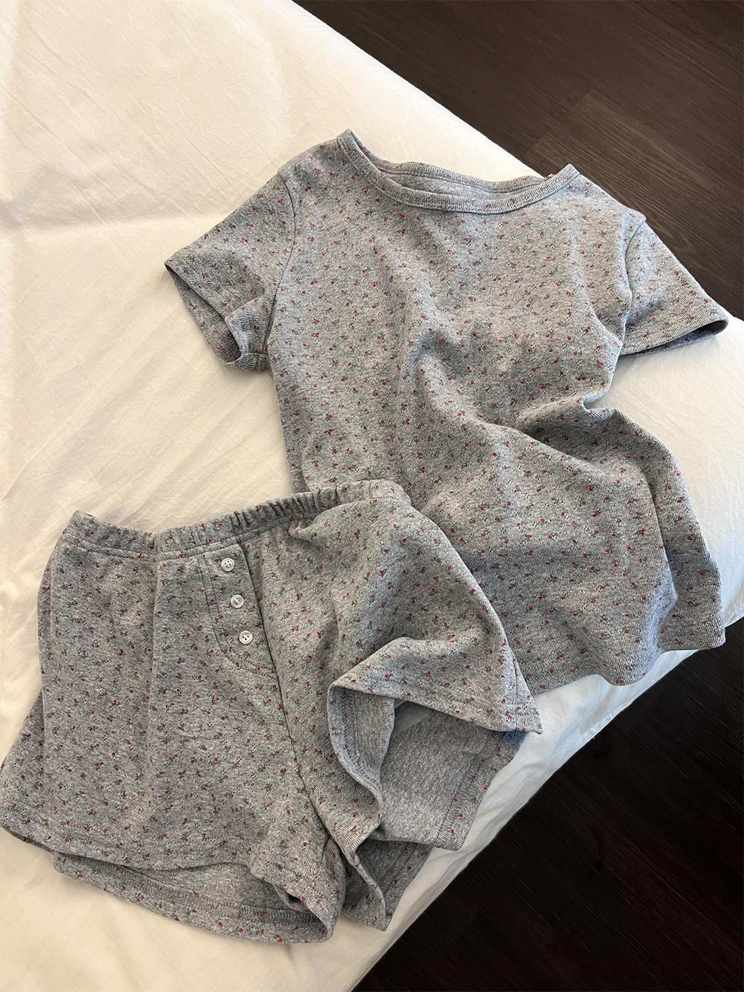 Korean sweet floral short-sleeved pajamas women s spring and summer new soft waxy skin-friendly loungewear set can be worn outside M
Korean sweet floral short-sleeved pajamas women s spring and summer new soft waxy skin-friendly loungewear set can be worn outside M