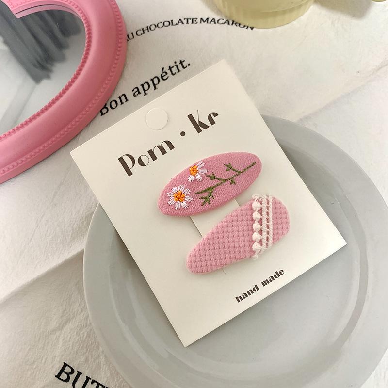 Корейская розовая заколка-бантик с цветком для детской челки и пушистых волос
Корейская розовая заколка-бантик с цветком для детской челки и пушистых волос