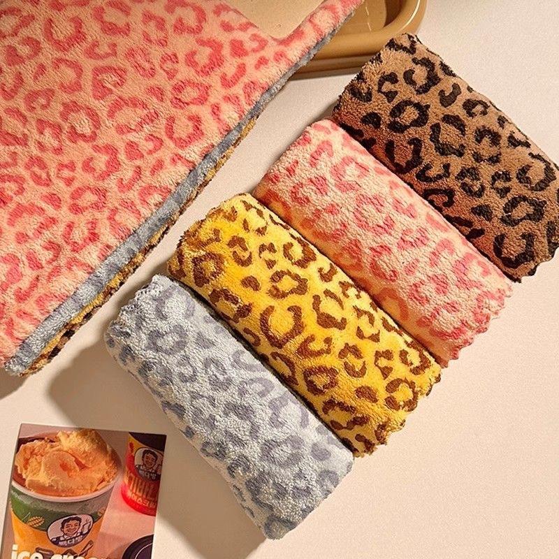 4PCS Leopard Print Square Face Towel 30×30cm, Coral Fleece Absorbent Small Hand Towel, Lint-Free Facial Cleaning Towel 30*30cm коричневый
4PCS Leopard Print Square Face Towel 30×30cm, Coral Fleece Absorbent Small Hand Towel, Lint-Free Facial Cleaning Towel 30*30cm коричневый