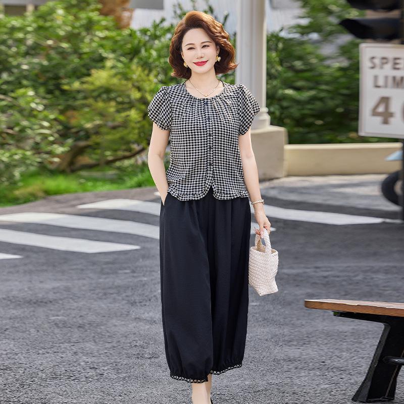 Mom s Summer Elegance: Age-Reducing Two-Piece Cotton Linen Short-Sleeve Blouse Set for Middle-Aged and Elderly Women. XL
Mom s Summer Elegance: Age-Reducing Two-Piece Cotton Linen Short-Sleeve Blouse Set for Middle-Aged and Elderly Women. XL