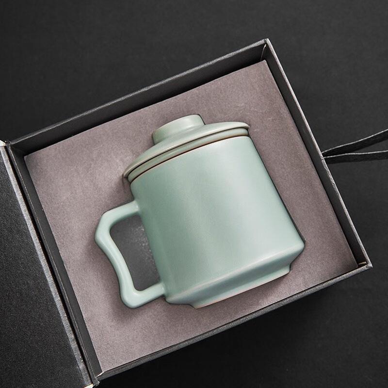 Dehua White Porcelain Office Tea Mug with Ceramic Infuser
Dehua White Porcelain Office Tea Mug with Ceramic Infuser