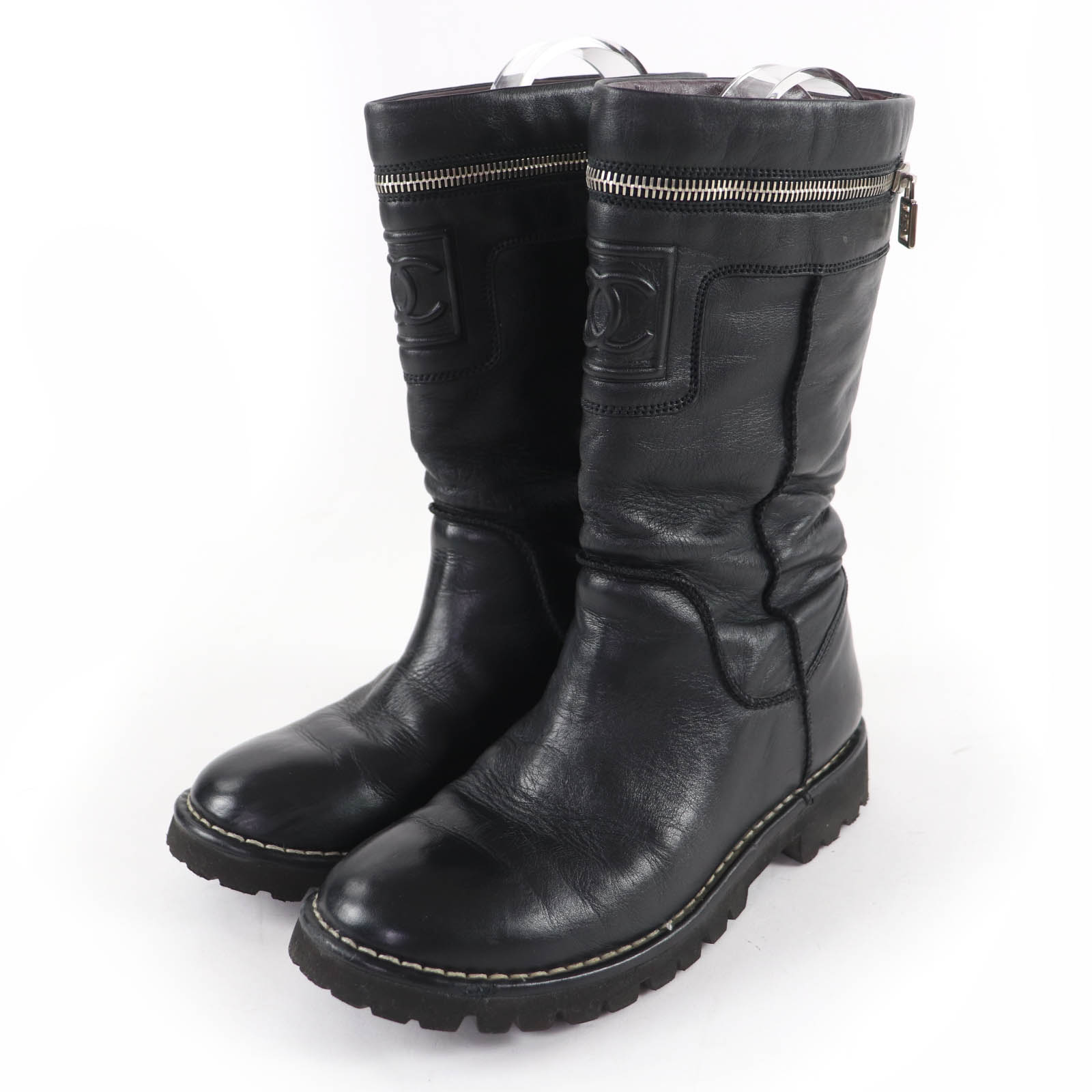 Great CHANEL short boots CC Coco Cocoon Leather Engineer Boots black 37 G26537 Used
Great CHANEL short boots CC Coco Cocoon Leather Engineer Boots black 37 G26537 Used