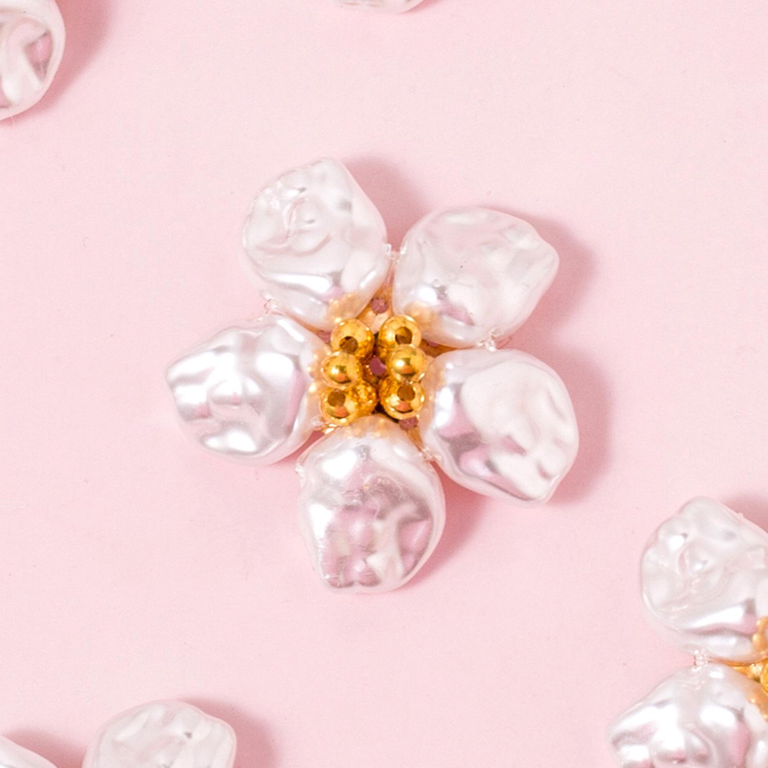Minimalist Faux Pearl Five-Petal Flower Beaded Hair Clip/Earring Material
Minimalist Faux Pearl Five-Petal Flower Beaded Hair Clip/Earring Material