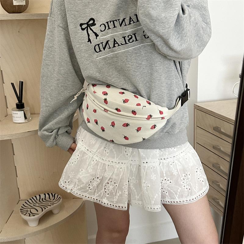 Strip breast bag women 2025 fashion strawberry print small satchel small fresh casual versatile shoulder bag білий
Strip breast bag women 2025 fashion strawberry print small satchel small fresh casual versatile shoulder bag білий