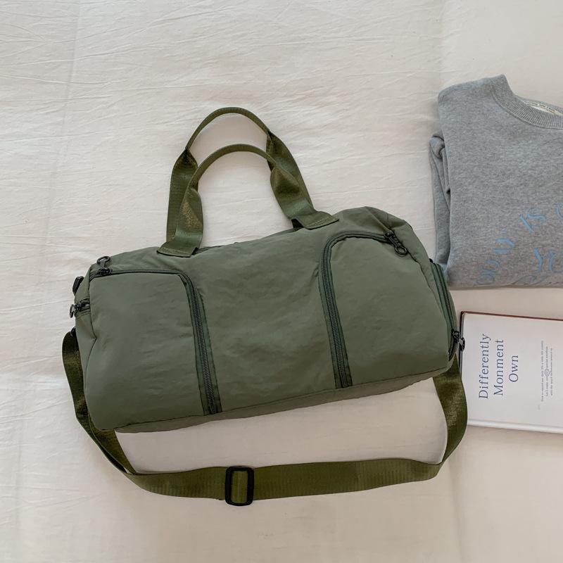 Pillow bag Sports fitness bag Men s and women s fashion portable drum bag Large capacity short trip bag Commuter messenger bag зелений
Pillow bag Sports fitness bag Men s and women s fashion portable drum bag Large capacity short trip bag Commuter messenger bag зелений